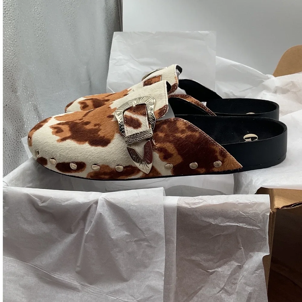 Gianni Bini Cow Print Hair Calf Western Buckle Clogs Mules Brown White 8.5M - Picture 7 of 9